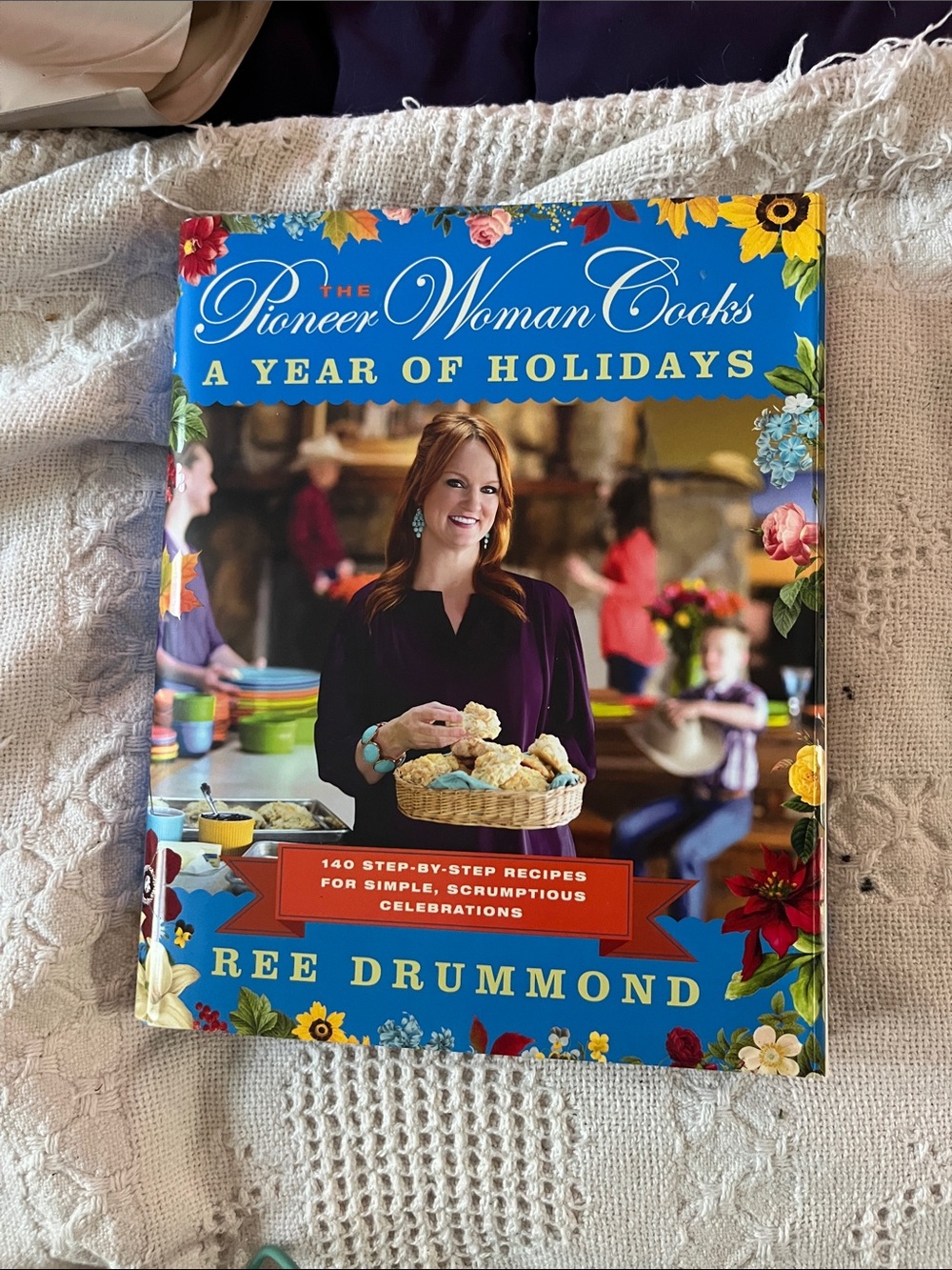 The Pioneer Woman Cooks: A Year of Holidays - Blue Cover Cookbook